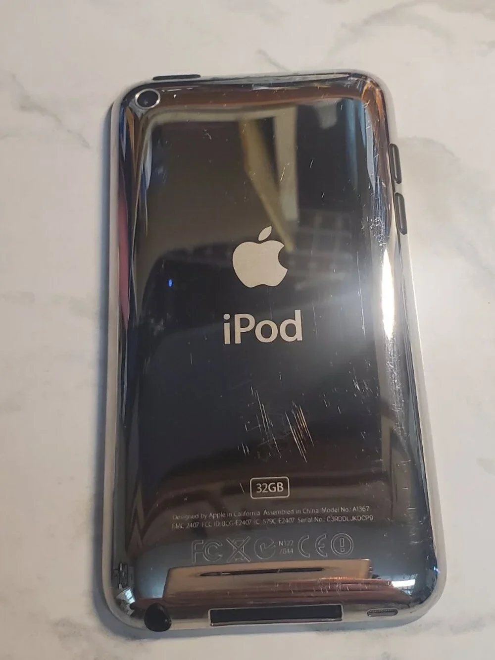 Apple iPod Touch, 32 GB, Model A1367 (4th Generation)